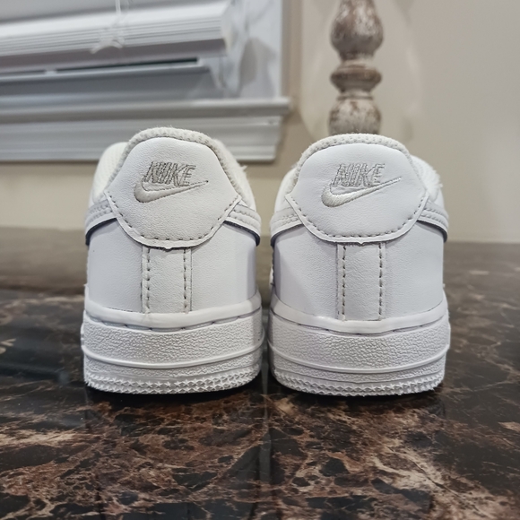 Nike Air Force 1 Low 07 Streetwear/Lifestyle Shoes Size 12C Unisex - Picture 5 of 10